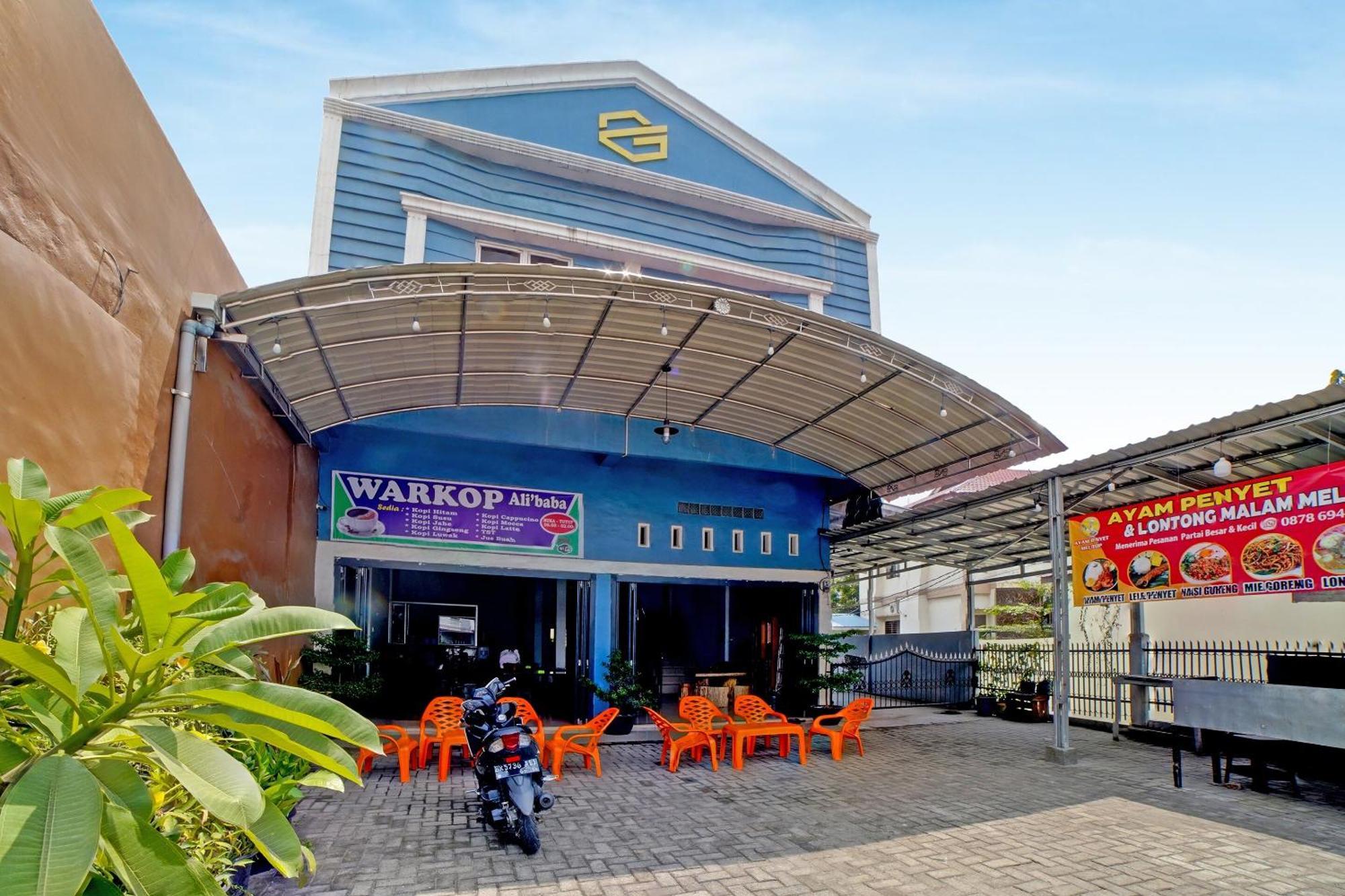 Oyo 90922 Gurusinga Guesthouse Medan Exterior photo