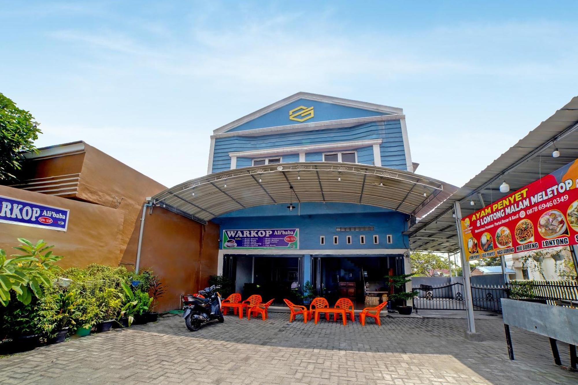 Oyo 90922 Gurusinga Guesthouse Medan Exterior photo