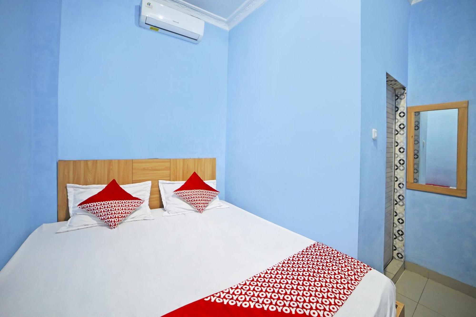 Oyo 90922 Gurusinga Guesthouse Medan Exterior photo